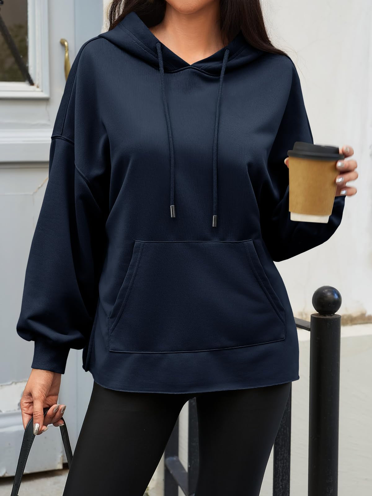 Oversized Hoodie mit Bauchtasche