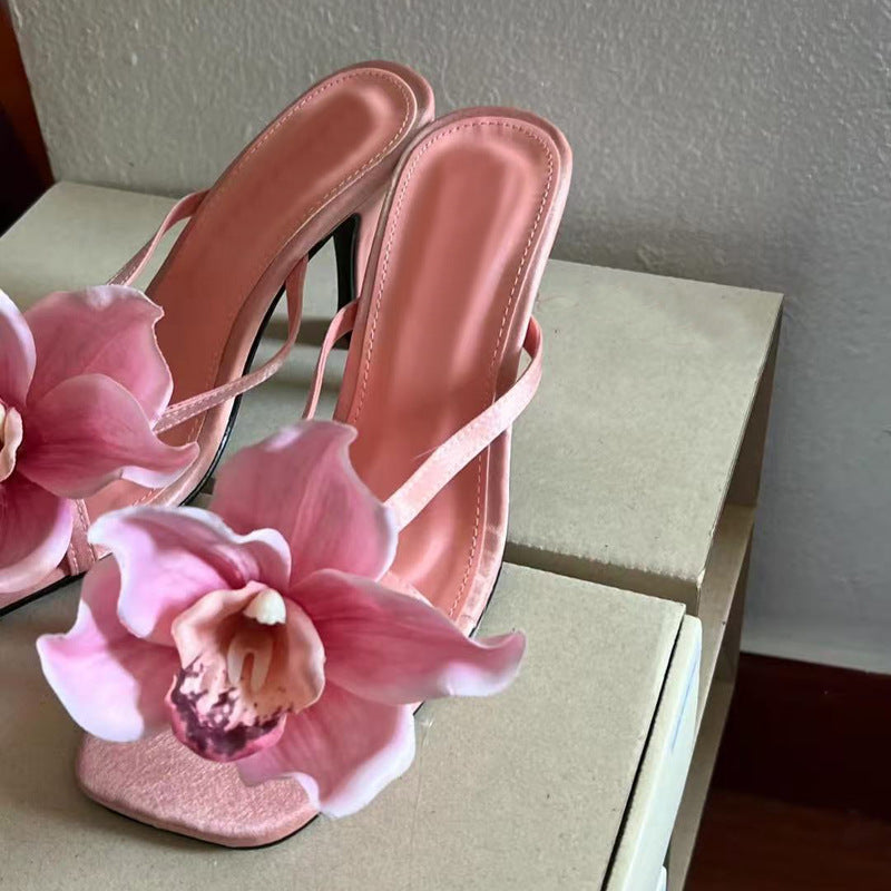 Hochhackige Satinsandalen – Bild 7 | LuxeStyle