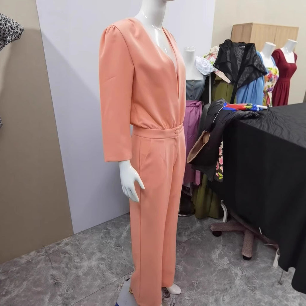 Orange Jumpsuit mit V-Ausschnitt