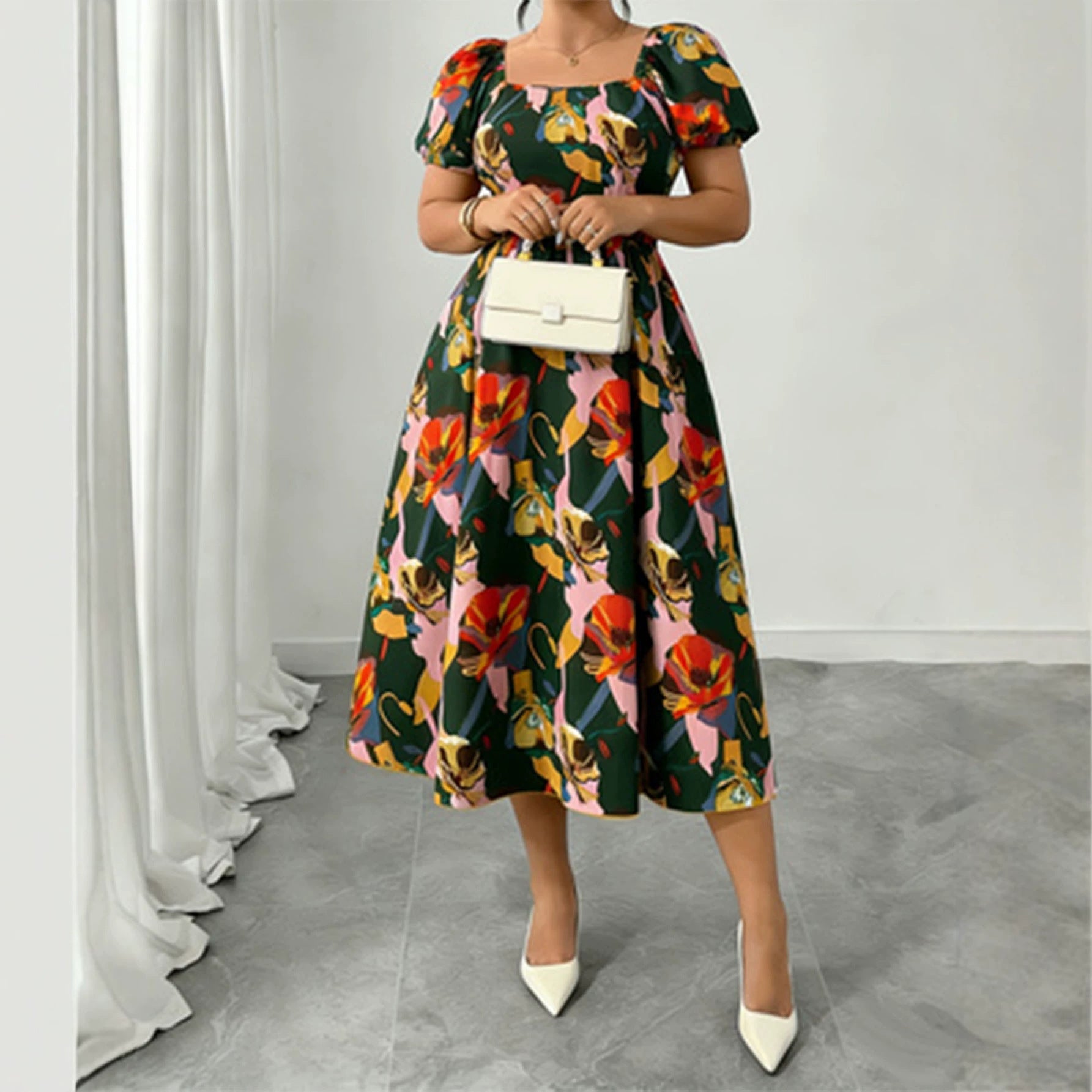 Midi-Kleid mit Blumenmuster und Viereck-Ausschnitt