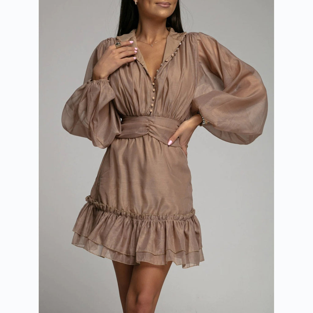 Spitzenkleid mit Rüschensaum und Knopfleiste