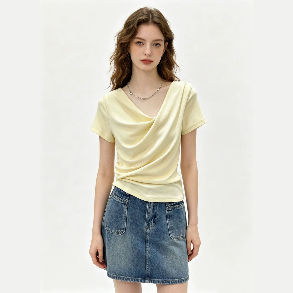 Asymmetrisches Kurzarm-Shirt mit U-Boot-Ausschnitt