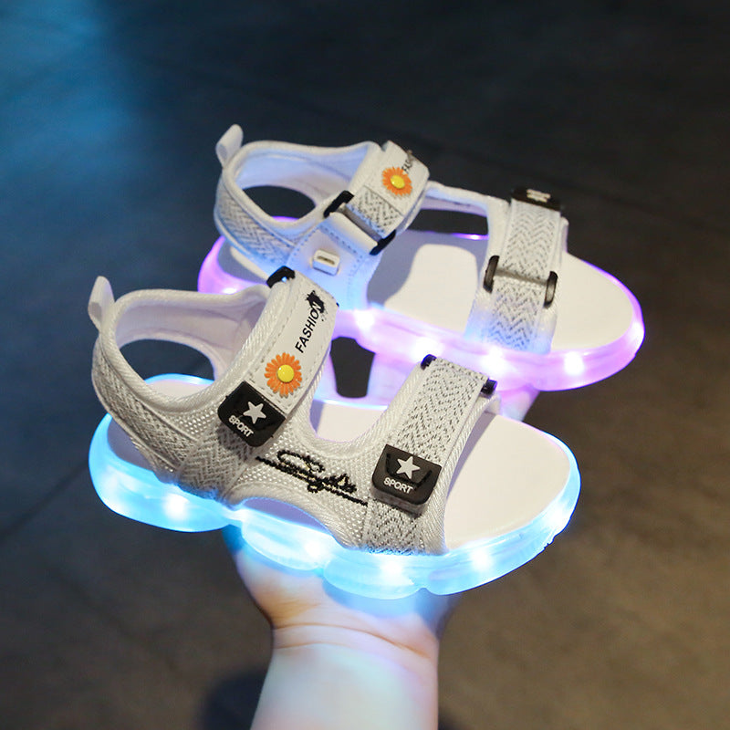 Leuchtende Kindersandalen mit Sternenmuster – Bild 1 | LuxeStyle