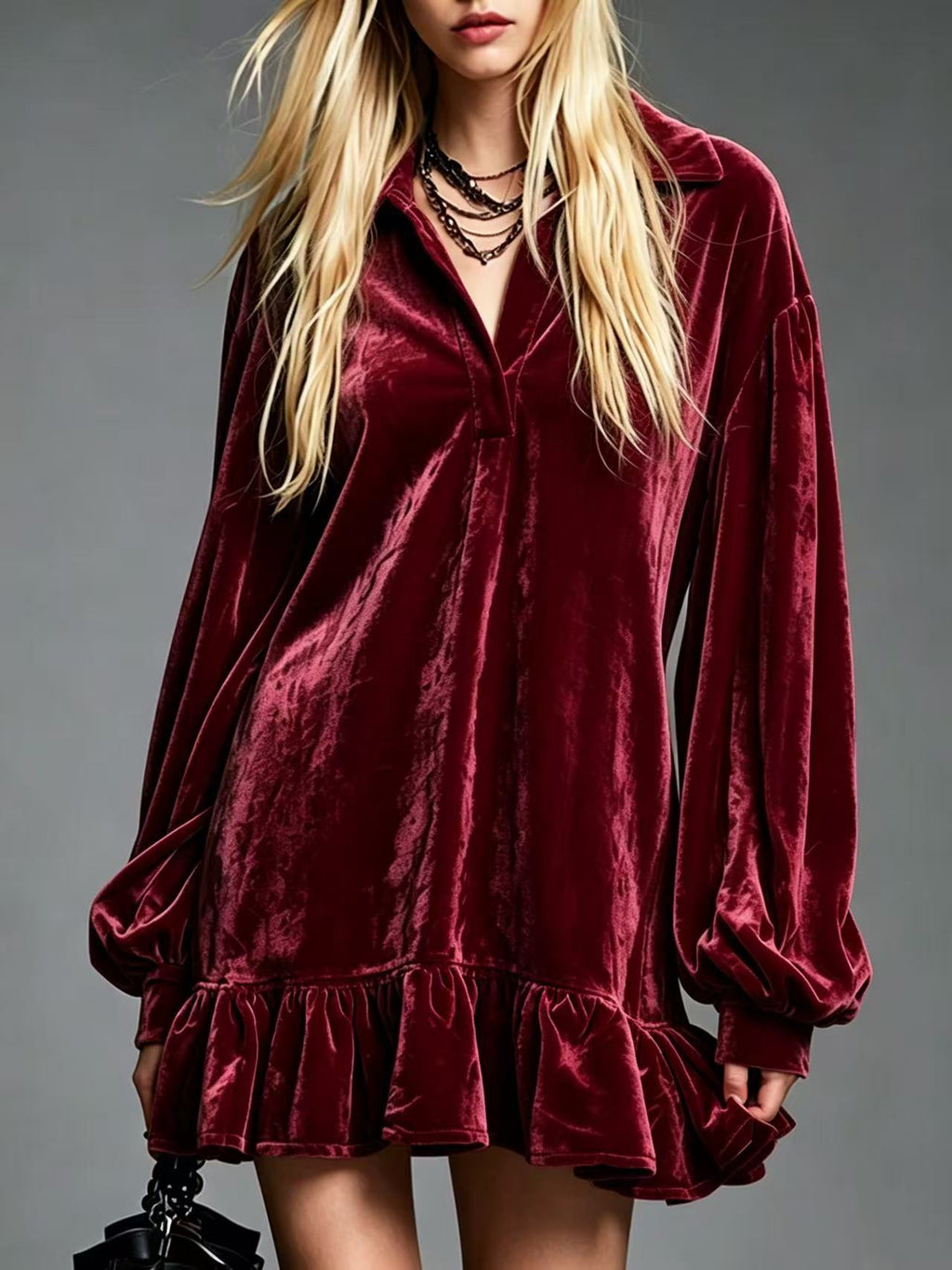 Samtkleid mit Rüschensaum