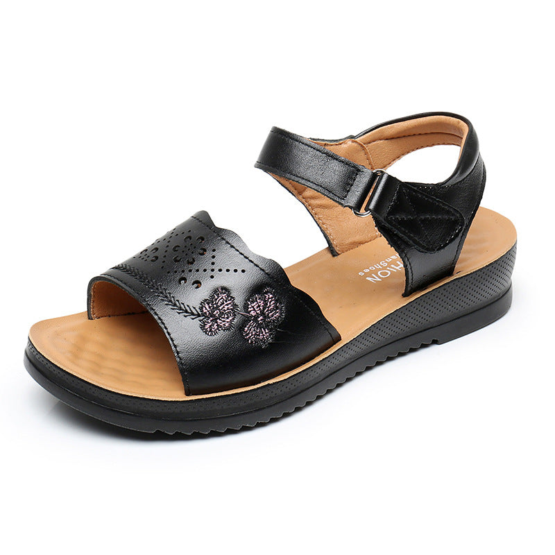 Bequeme Sandalen mit Lochmuster