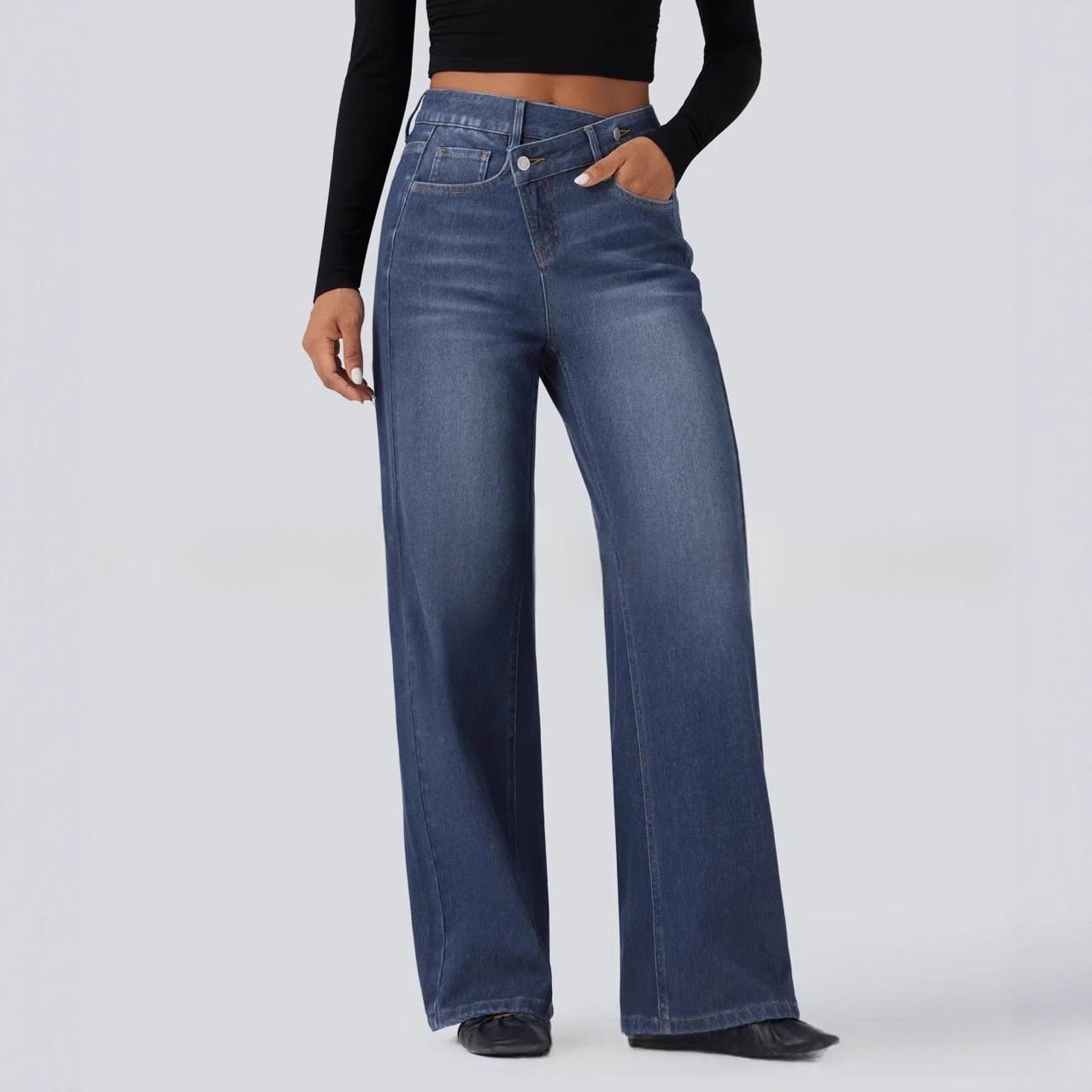 Asymmetrische Low-Rise Jeans mit Knopfleiste