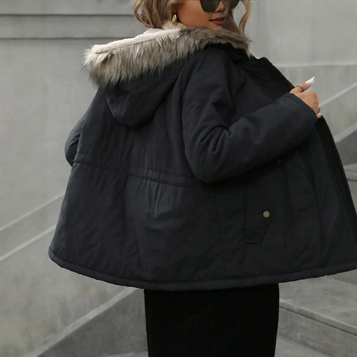 Navy‑blauer Damen‑Coat mit Fellkragen – Bild 4 | LuxeStyle