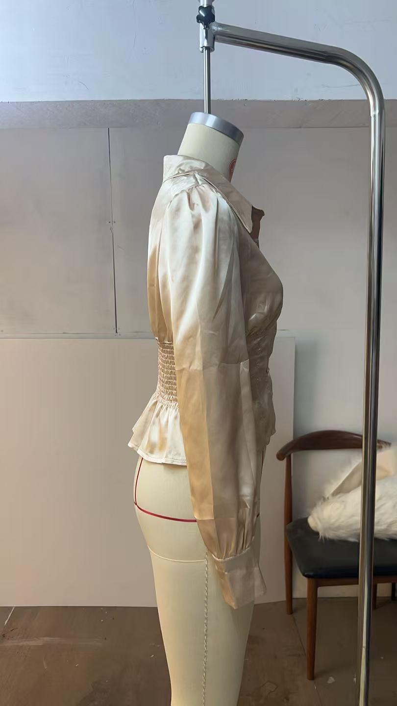 Elegantes Satin-Top mit Langarm – Bild 4 | LuxeStyle