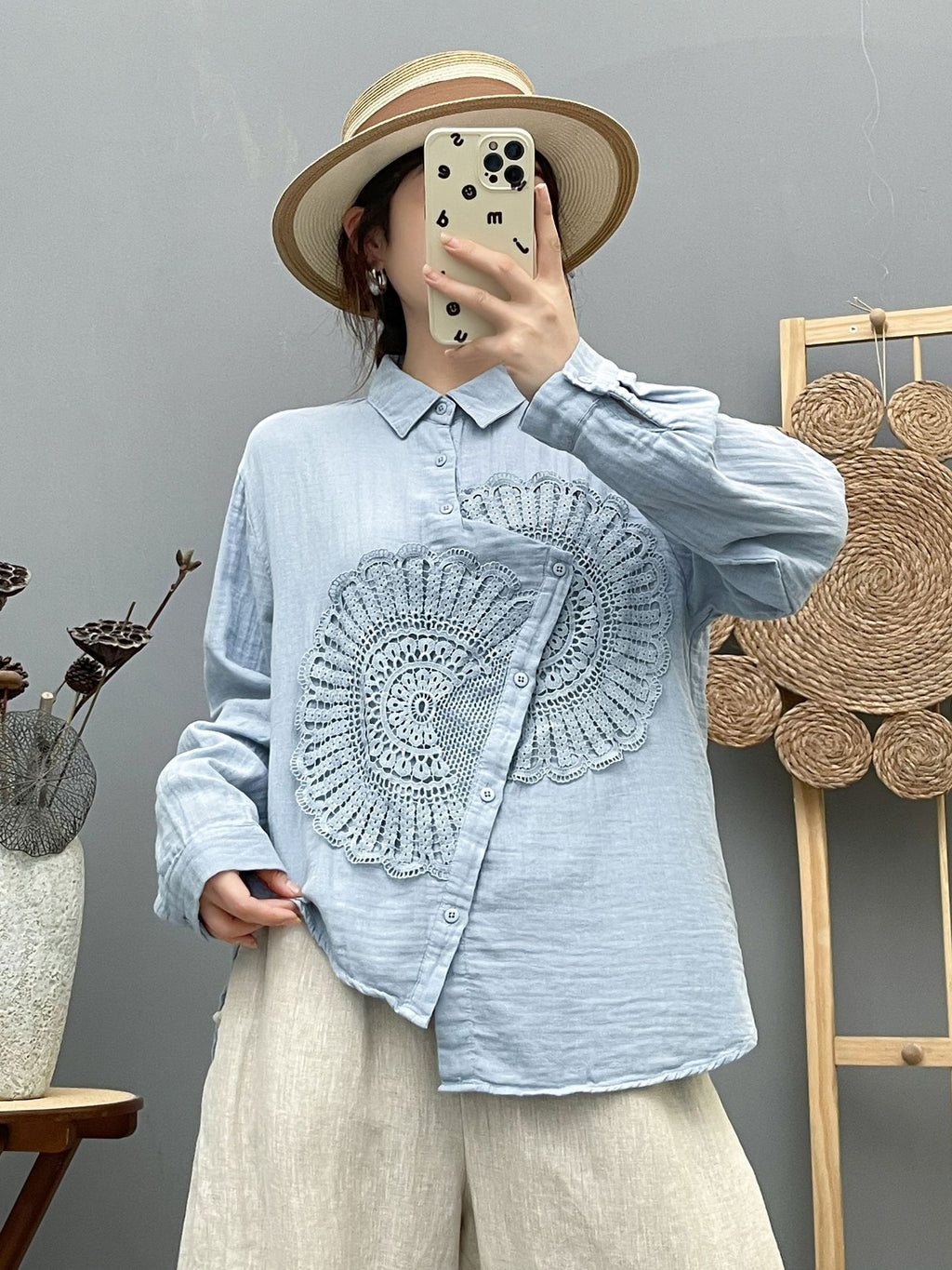 Elegantes Langarmshirt mit Stickerei – Bild 7 | LuxeStyle