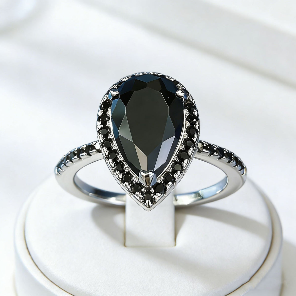 Birnenförmiger Zirkon-Ring | LuxeStyle