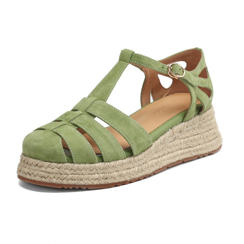 Keilsandalen aus Wildleder mit Strohgeflecht