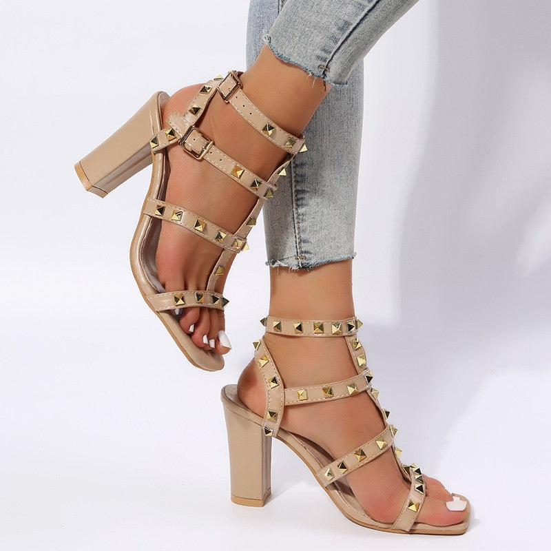 Sandalen mit eckiger Spitze und Nietenabsatz – Bild 6 | LuxeStyle