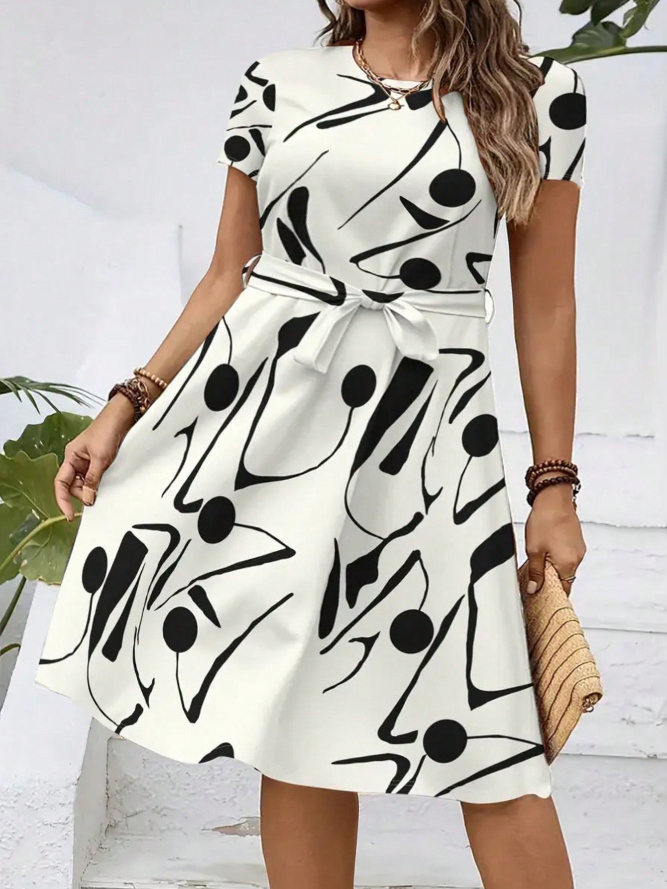 Sommerkleid «Fleur Noir» · Blumen-Print, Midi mit Bindegürtel