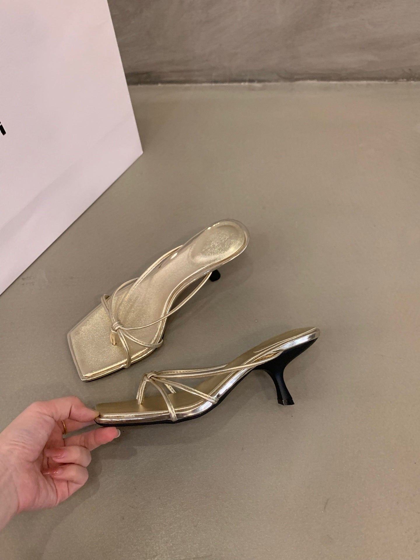 Elegante T-Strap Sandalen