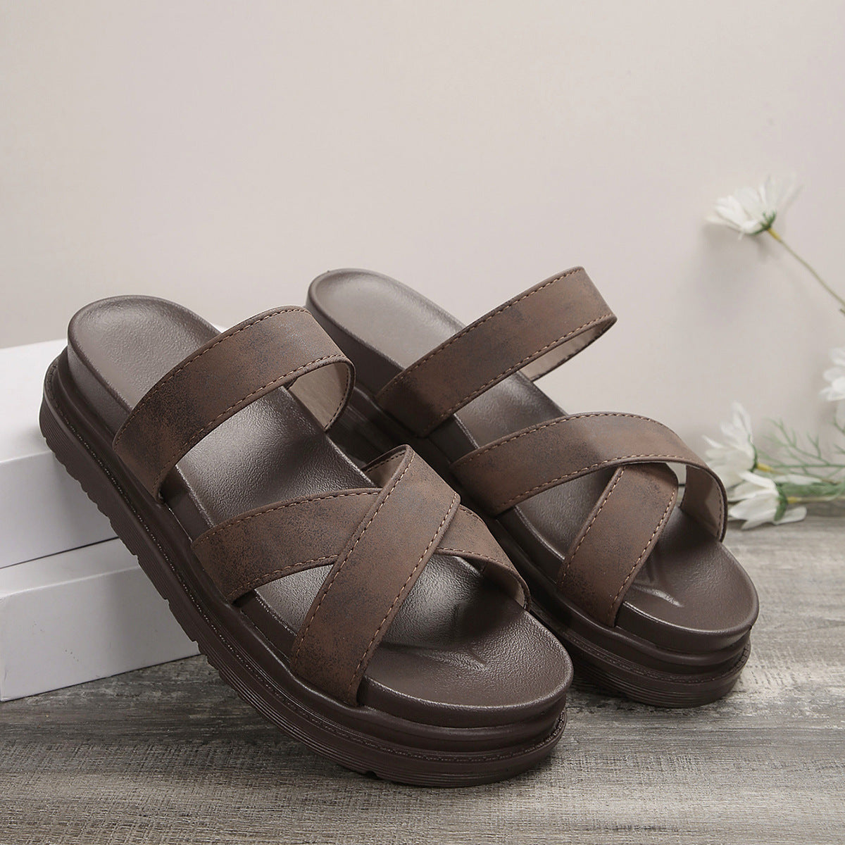 Damen-Plateau-Sandalen mit Kreuzriemen – Bild 8 | LuxeStyle