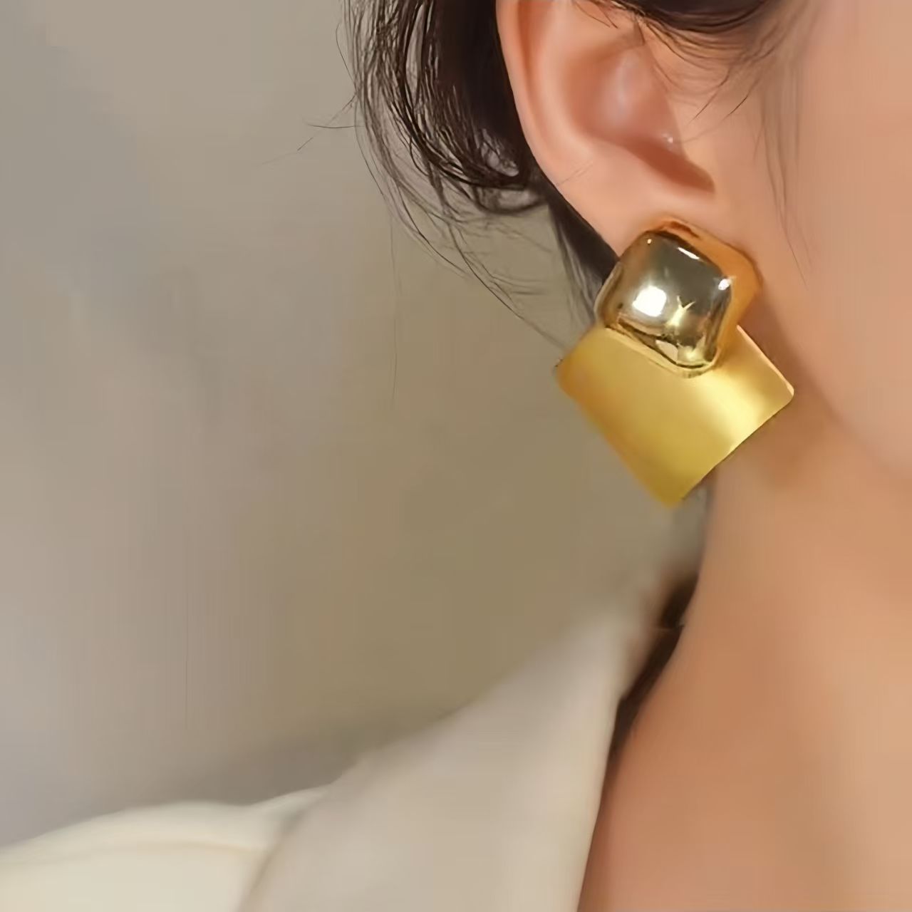 Statement-Ohrringe «Doré» · gebürstetes Gold, quadratisch