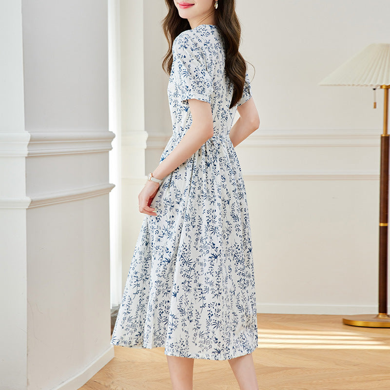 Midikleid mit Blumenmuster im Porzellan-Stil