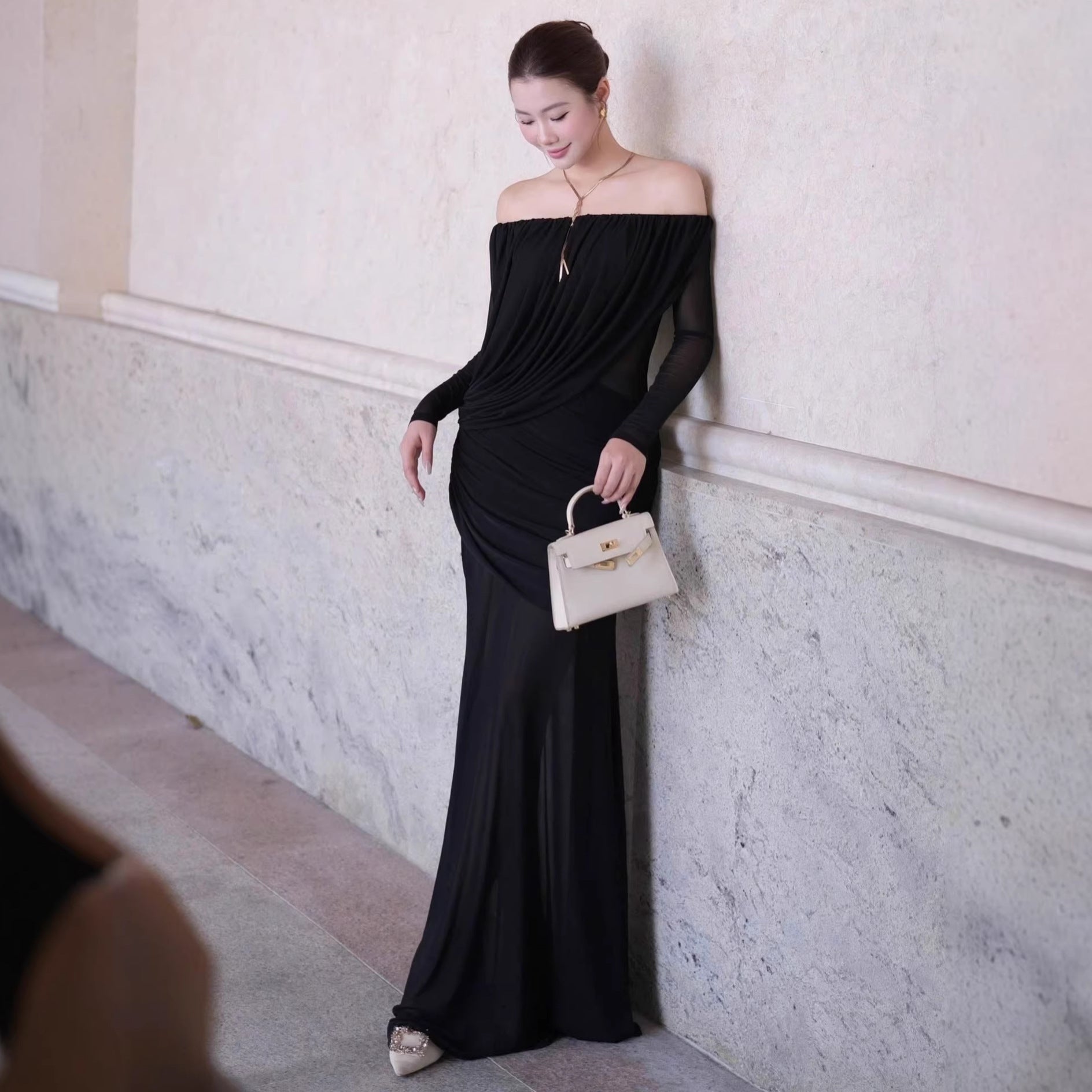 Off-Shoulder Kleid mit geradem Schnitt