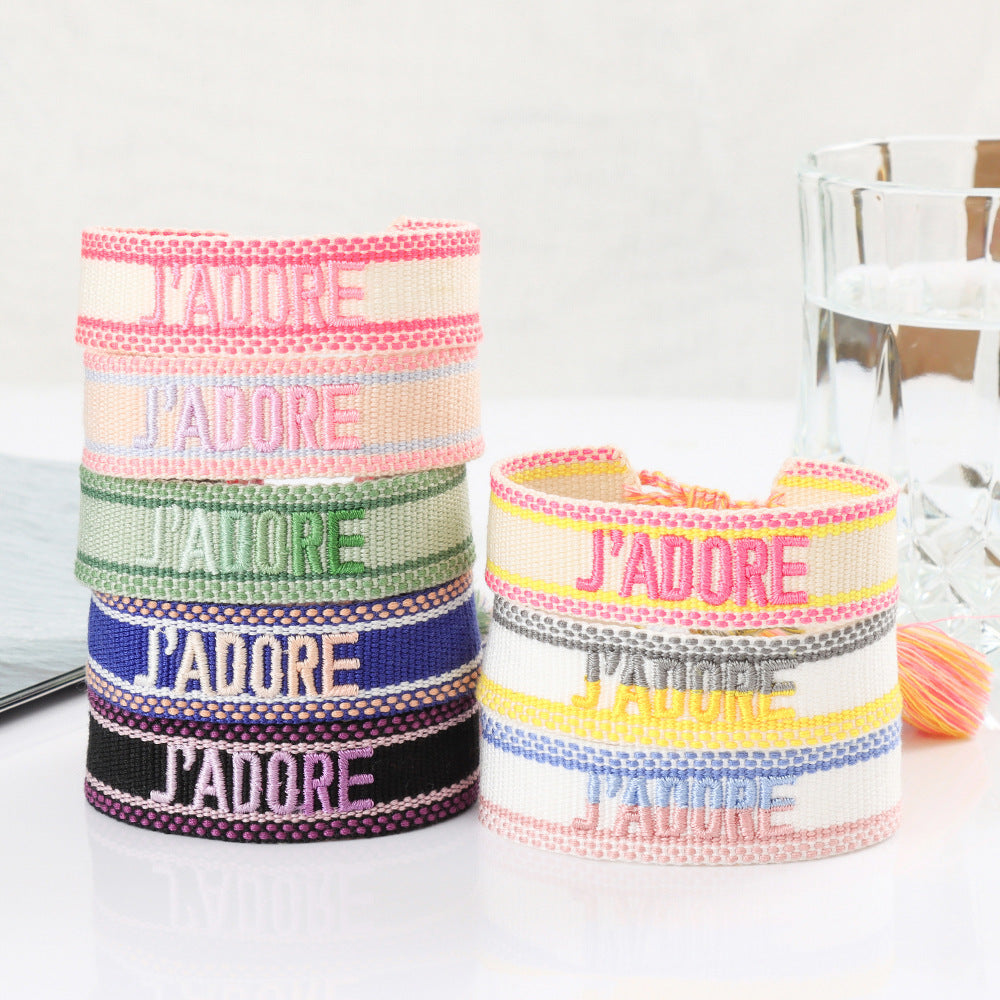 Besticktes Quasten-Armband mit Buchstaben – Bild 5 | LuxeStyle