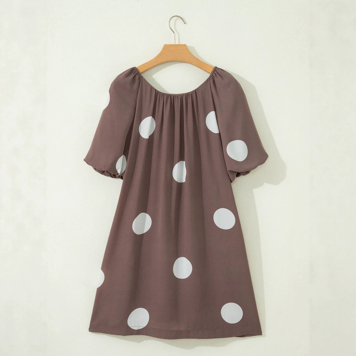 Kurzes Polka-Dot Kleid mit Bindedetail – Bild 5 | LuxeStyle