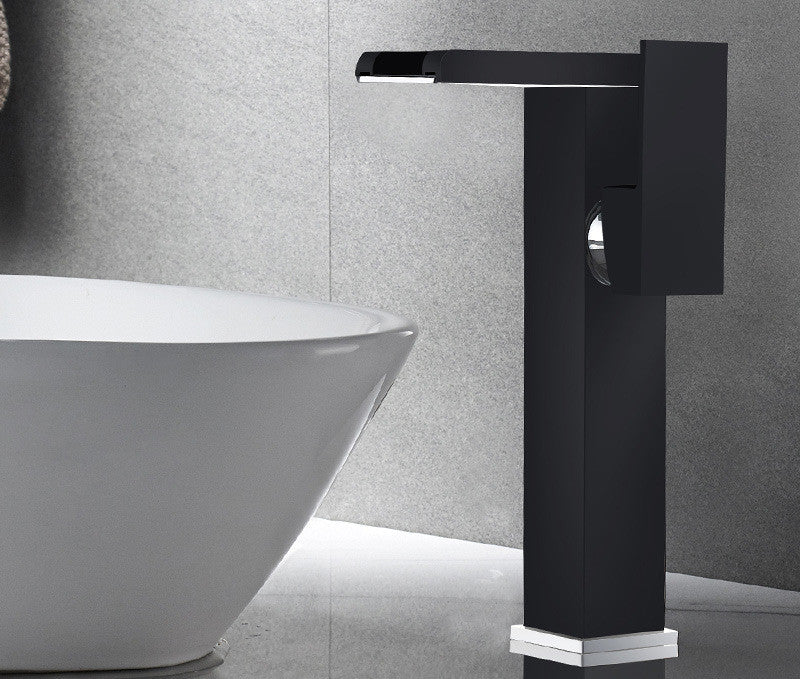 LED Wasserfall Armatur für Waschtische – Bild 6 | LuxeStyle
