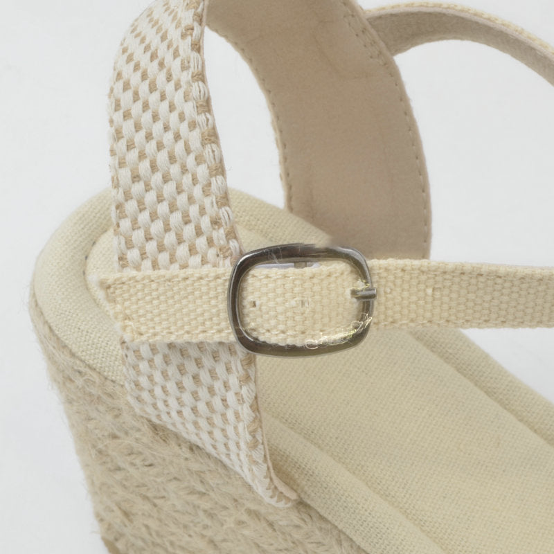Keilsandalen aus Strohgeflecht – Bild 1 | LuxeStyle