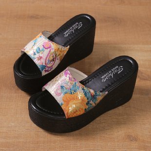 Keilabsatz-Sandalen mit Plateau