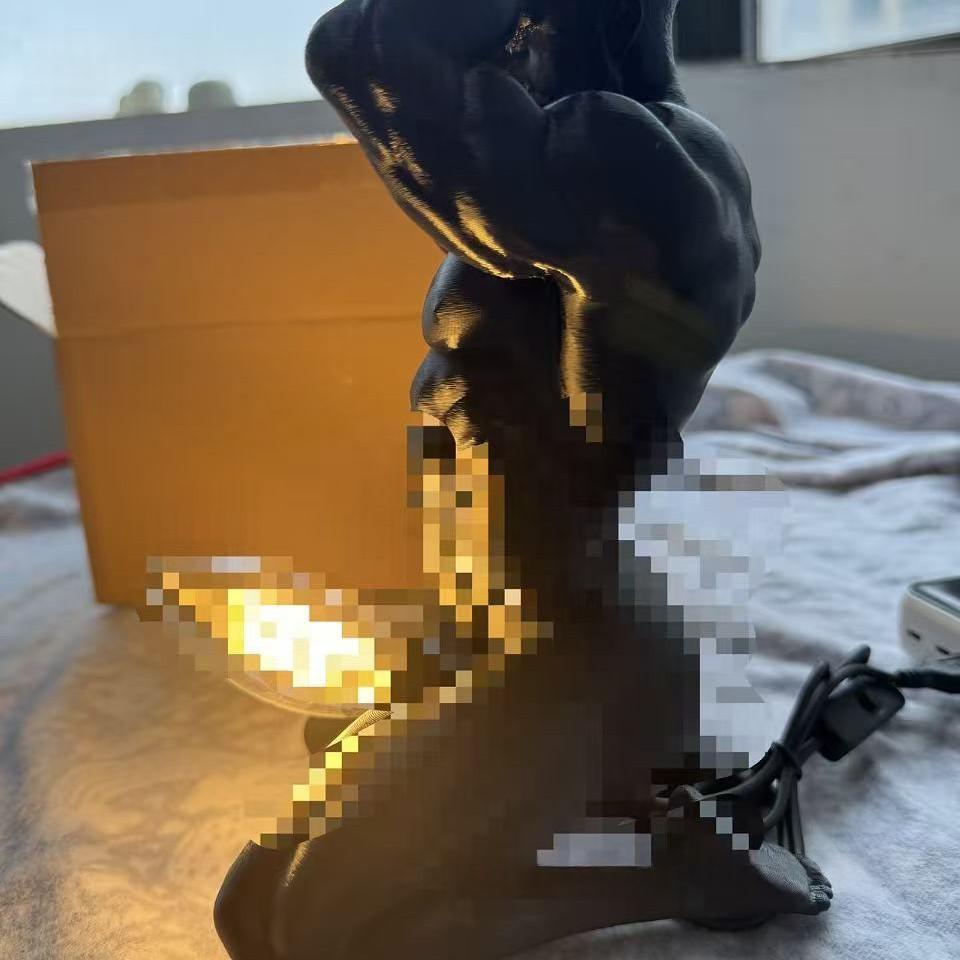 Muskelmann Schreibtischlampe aus PLA – Bild 4 | LuxeStyle