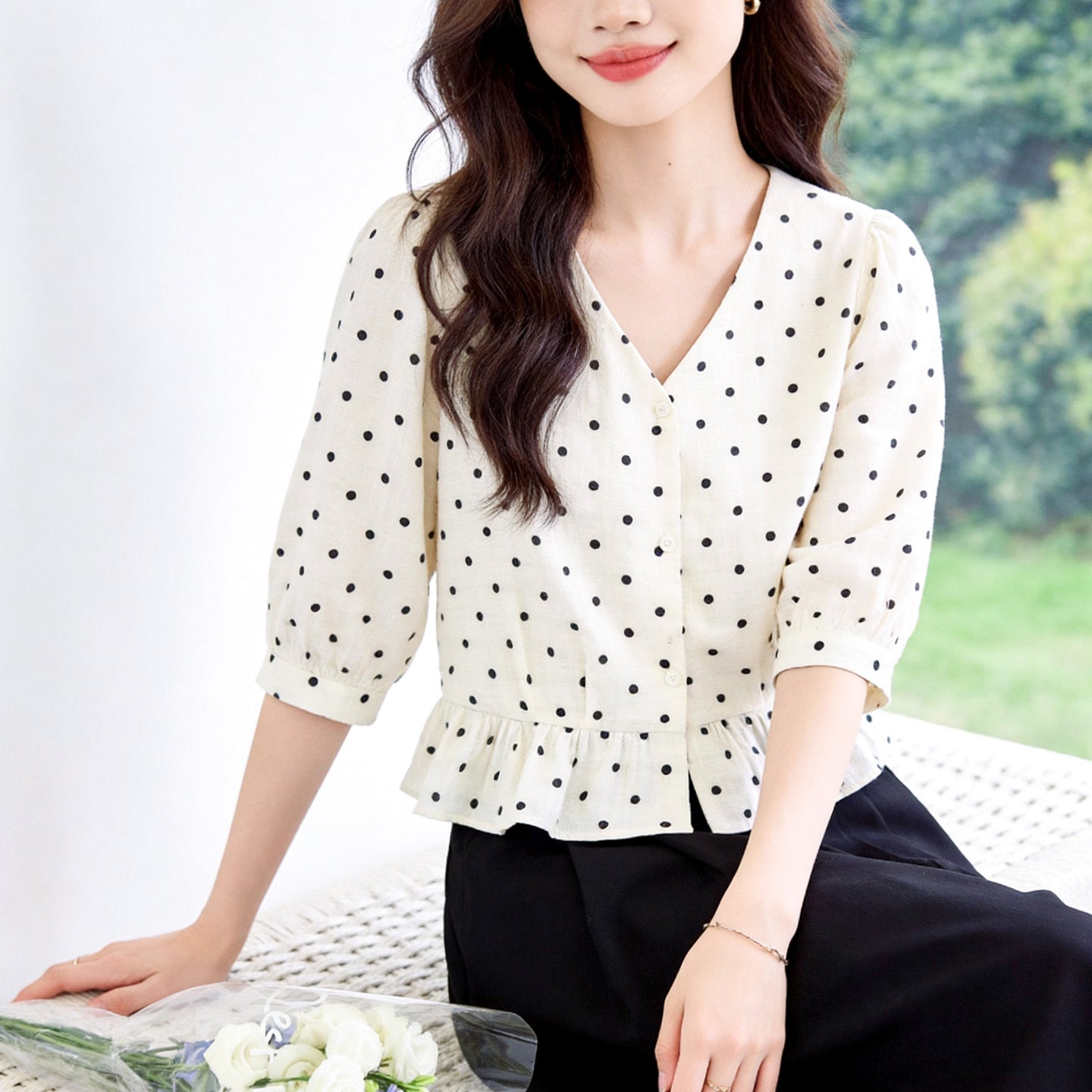 V-Ausschnitt Bluse mit Polka Dots