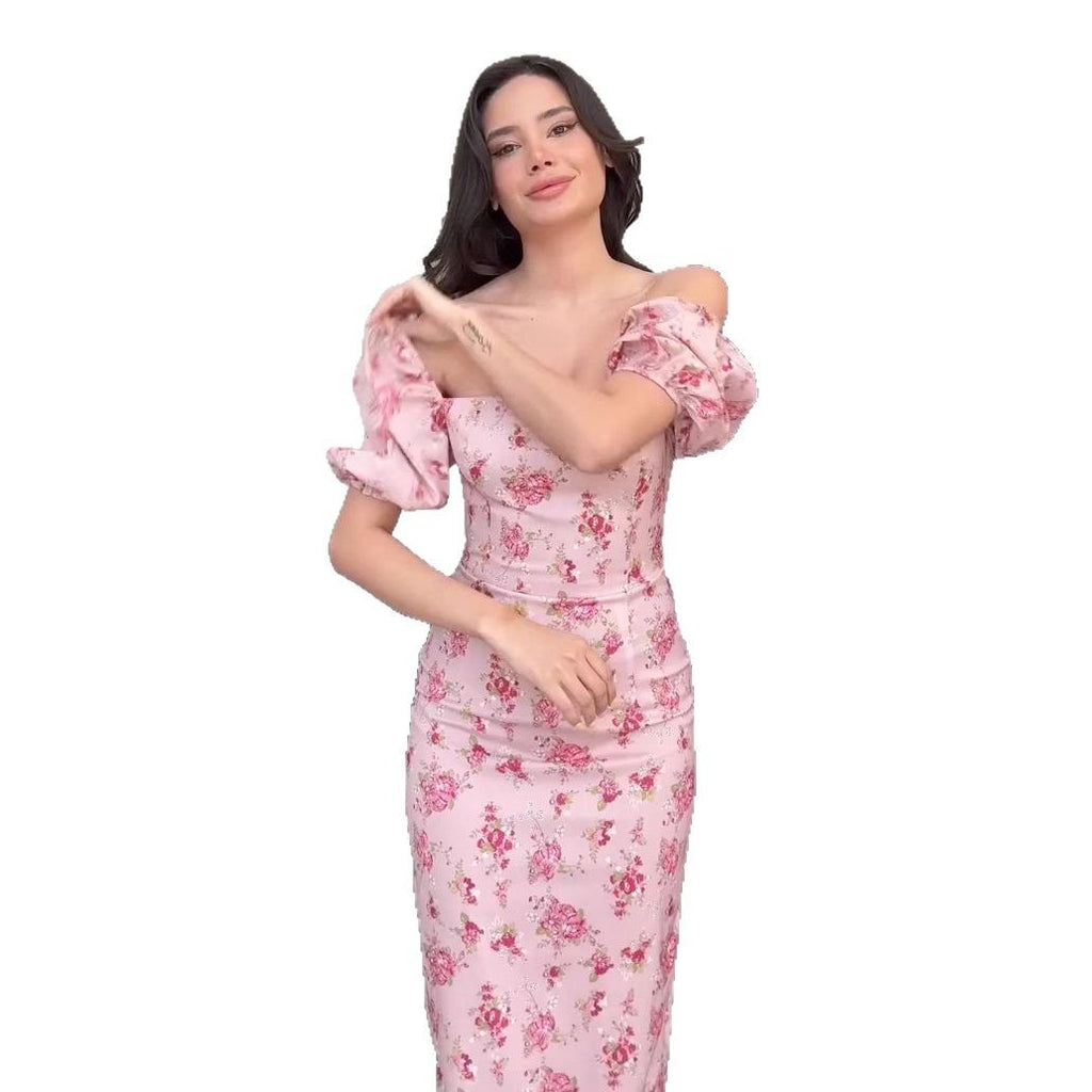 Elegantes Blumenkleid mit Quadrathals