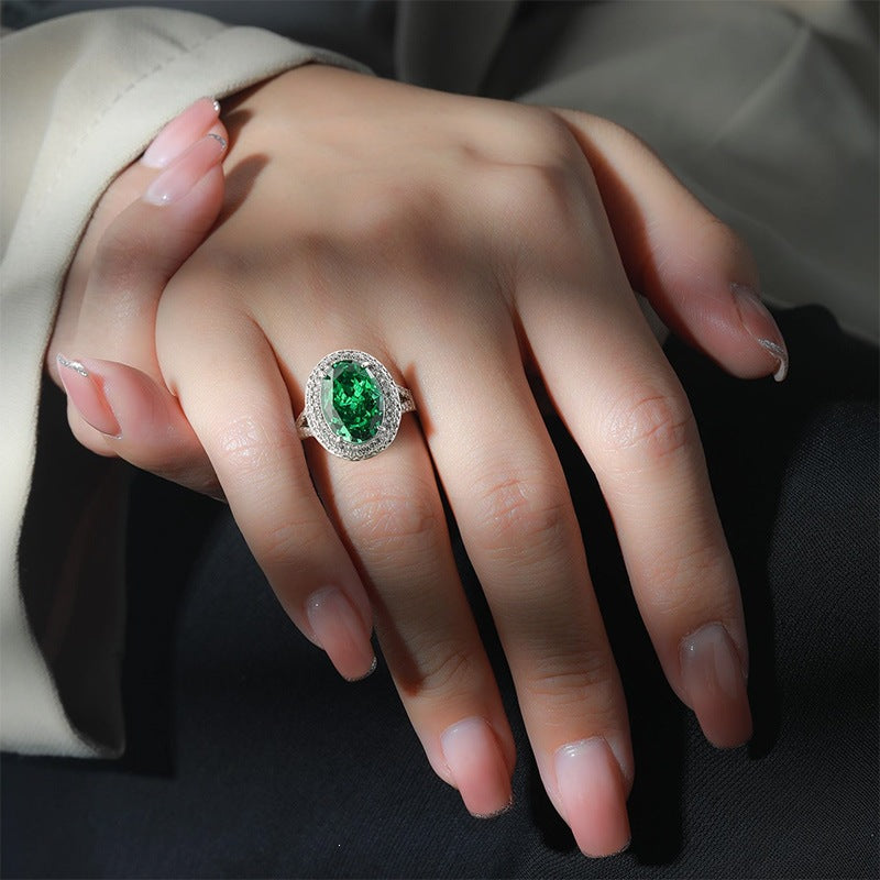 Verstellbarer Ring mit schimmerndem Zirkonia