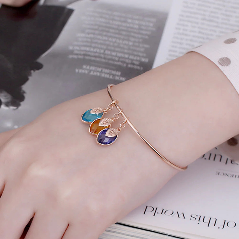 Armband mit Buchstaben-Design