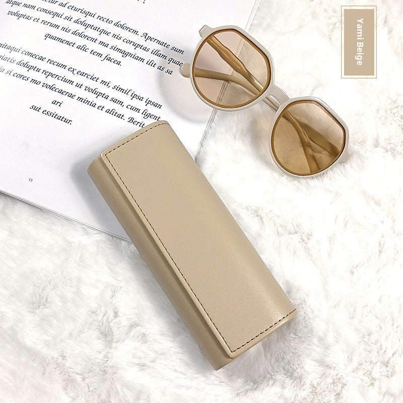 Minimalistisches Brillenetui aus Leder