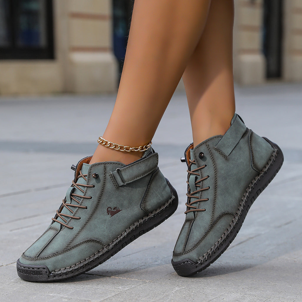 Flache Damen-Stiefeletten im Dr. Martens Stil