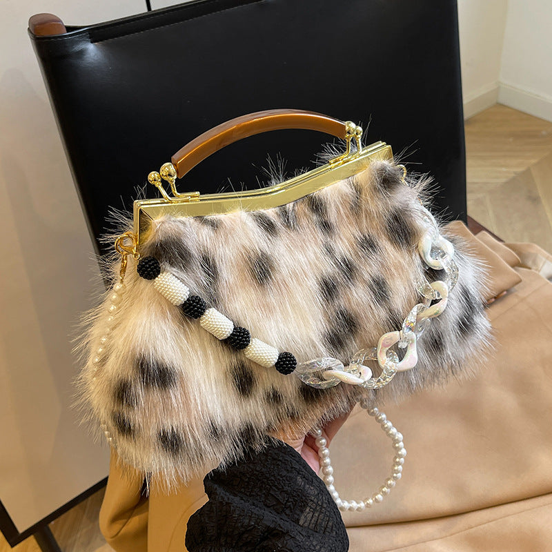 Plüsch-Schalenhandtasche mit Kettenriemen – Bild 6 | LuxeStyle