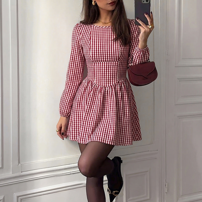 Kurzes Kleid mit Patchwork & Schleifenhals
