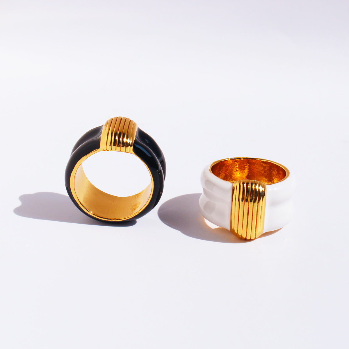 Breiter Statement-Ring mit Wellenmuster – Bild 3 | LuxeStyle