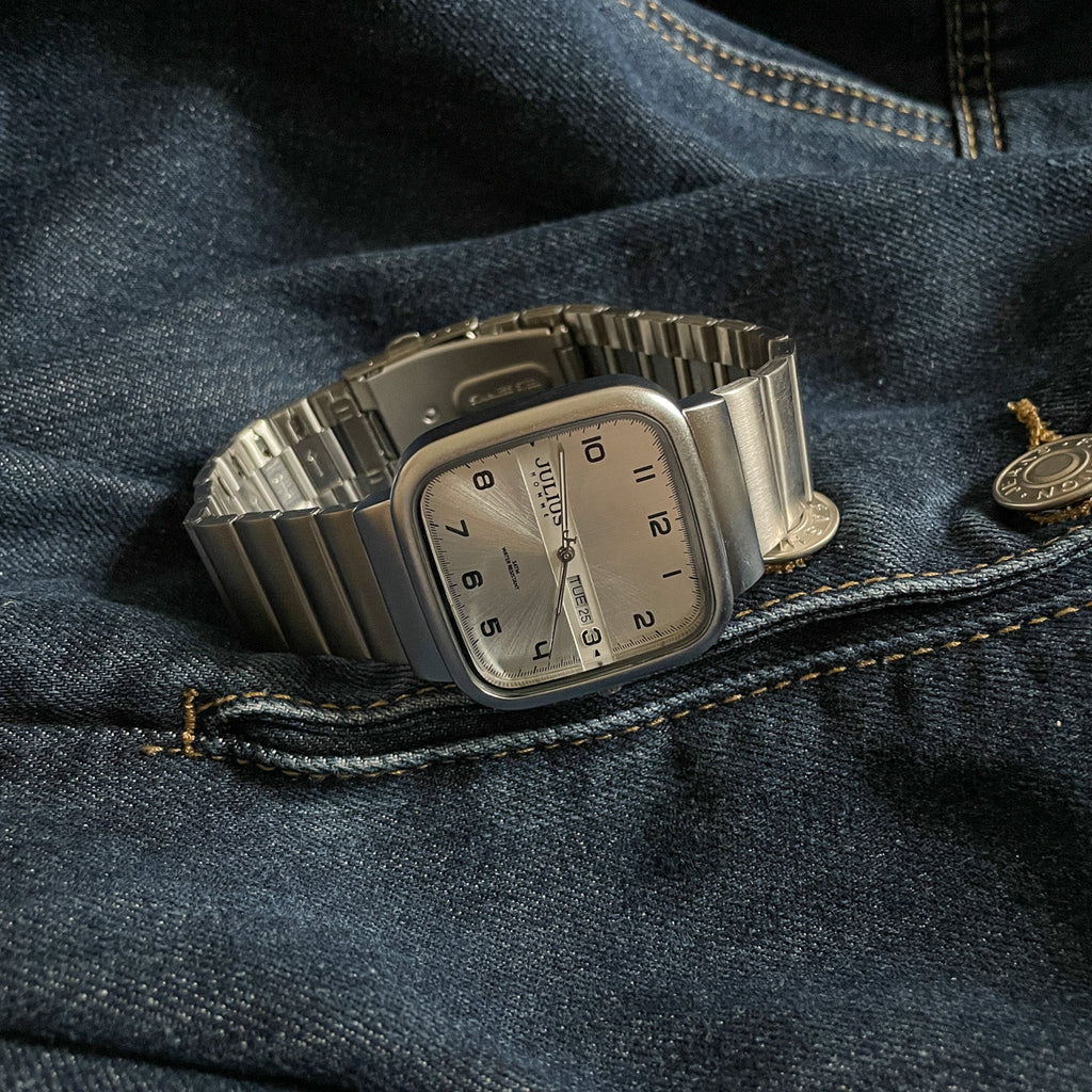 Herrenuhr im Mechanik-Stil mit Loch-Detail – Ansicht 5