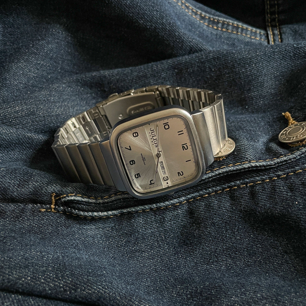 Herrenuhr im Mechanik-Stil mit Loch-Detail – Ansicht 5