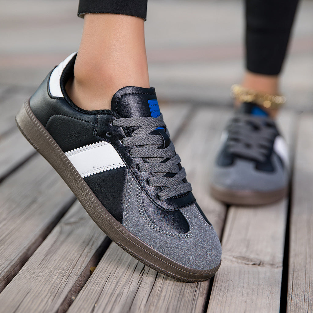 Sneaker mit Leoparden-Print und Schnürung