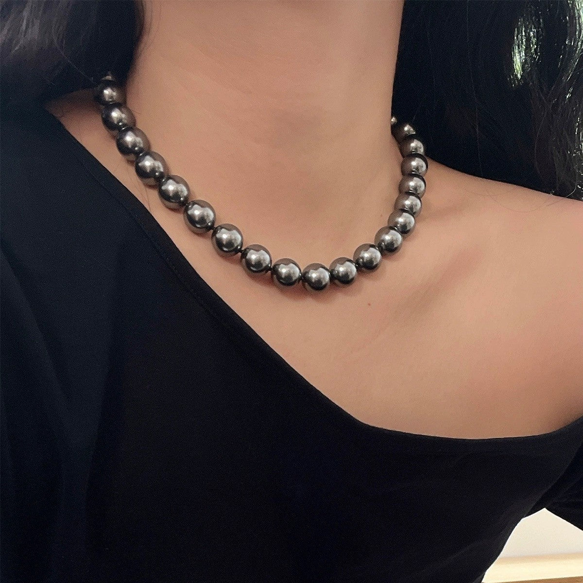 Schwarze Perlenkette