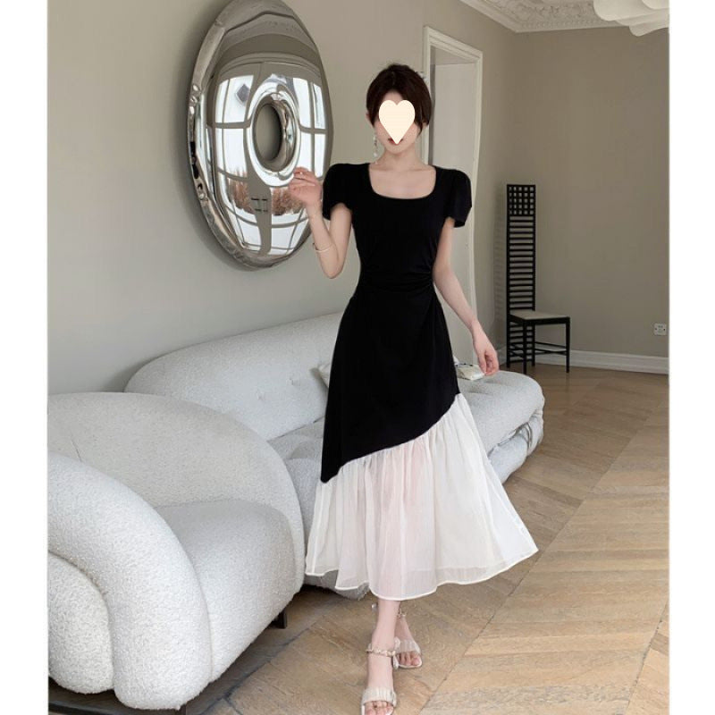 Figurbetonendes Patchwork Midikleid im Audrey-Hepburn-Stil