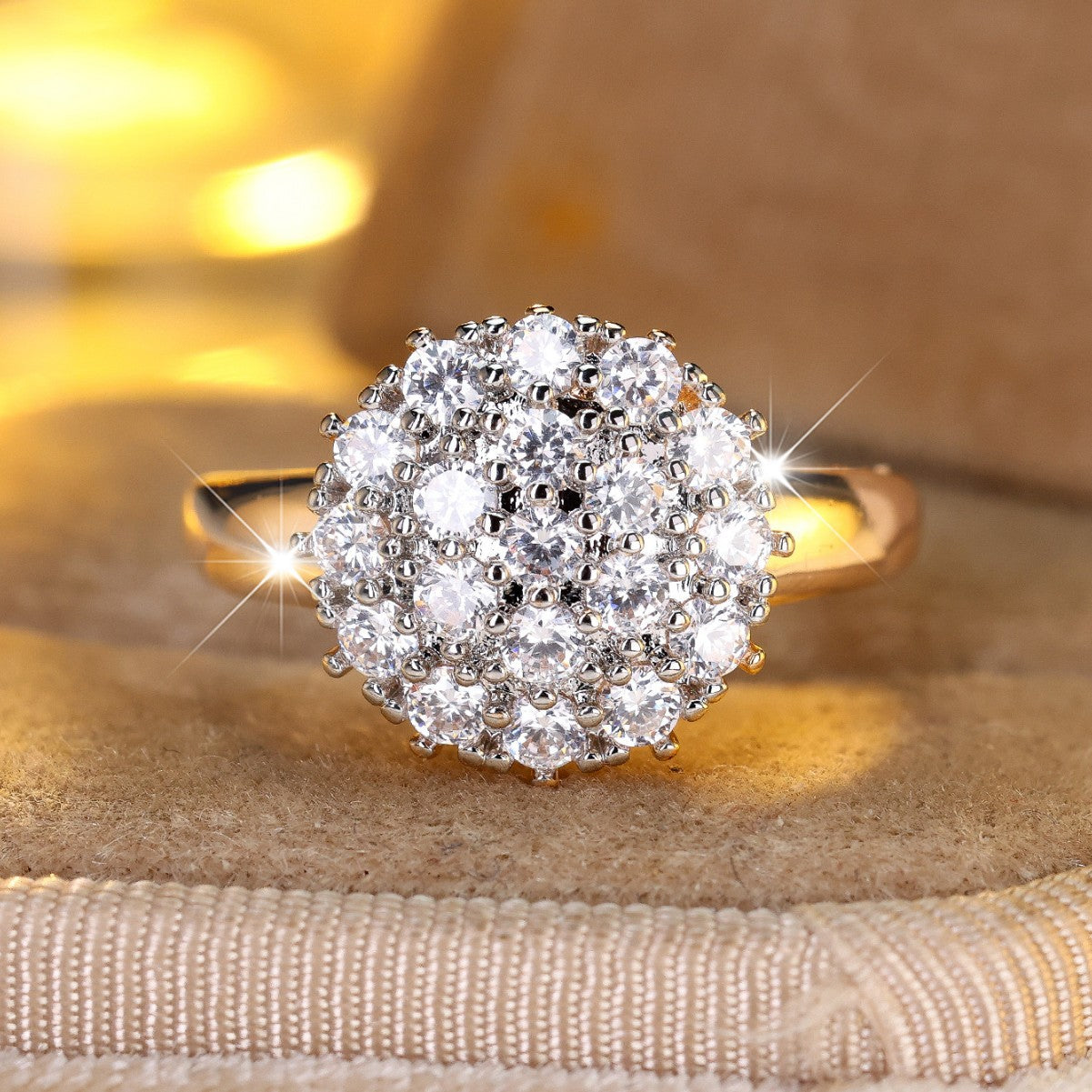 Funkelnder Bicolor-Blumenring mit Zirkonia