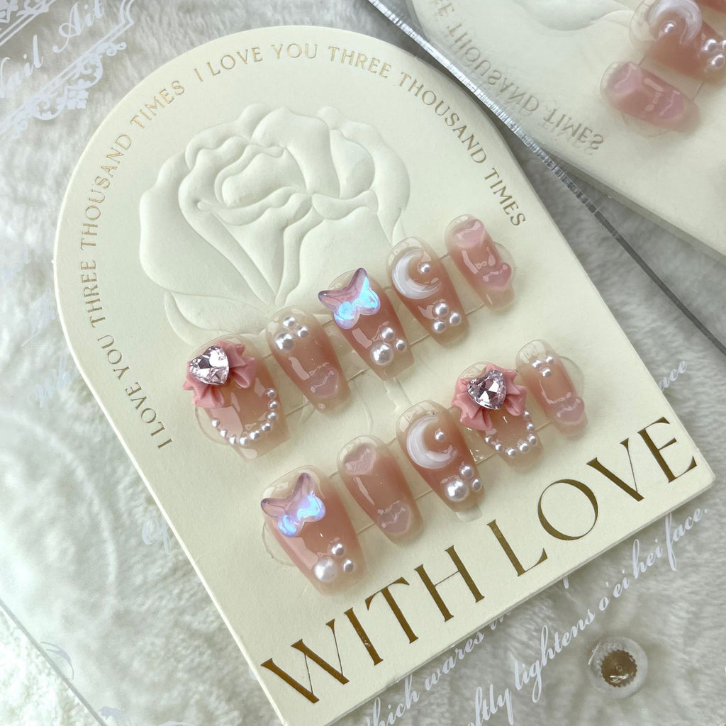 Schmetterlings-Nagelkleber – Bild 1 | LuxeStyle