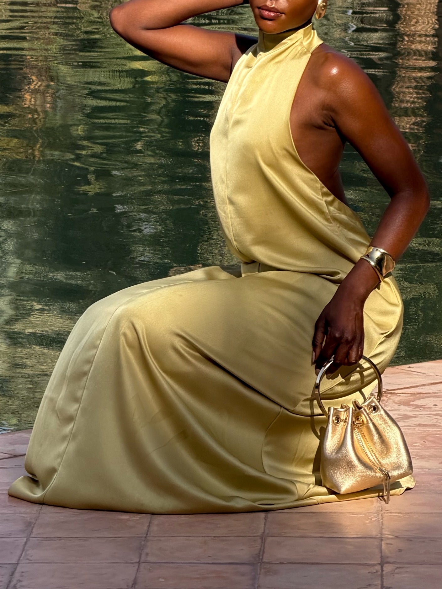 Satin-Maxi-Kleid mit offenem Rücken