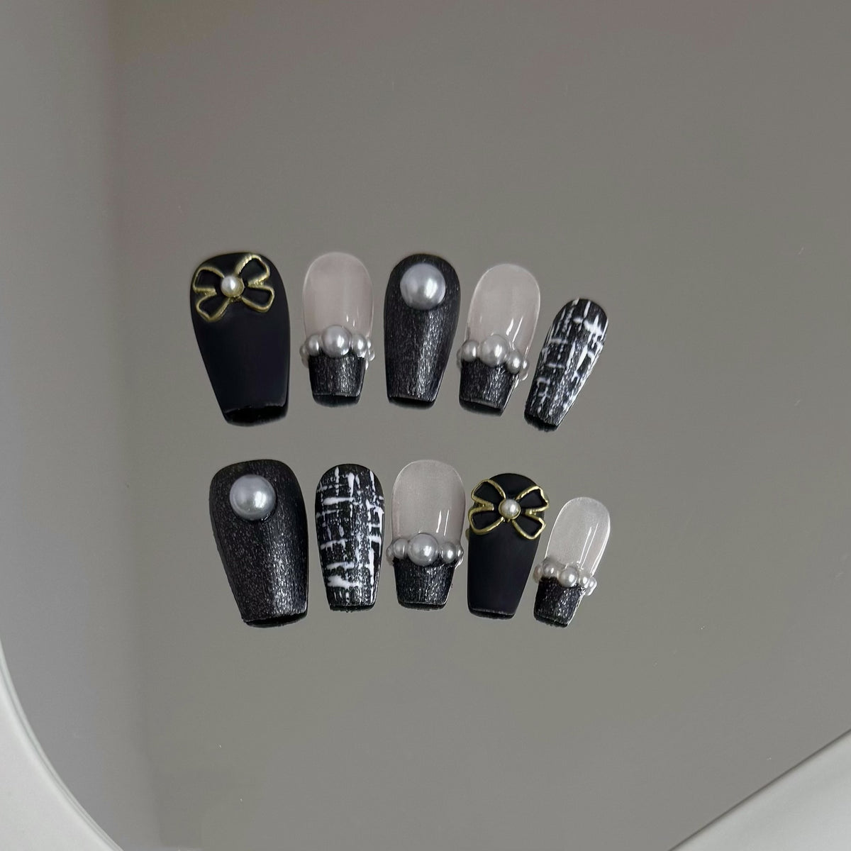 Handgemachte Nägel – Retro Perlen-Look – Bild 4 | LuxeStyle
