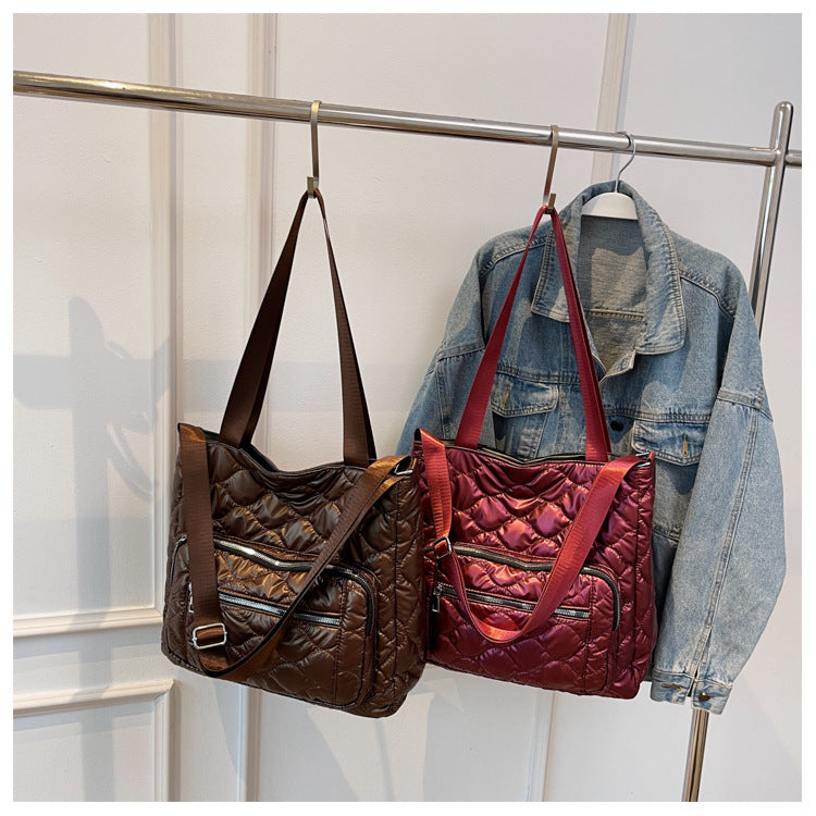 Umhängetasche für Pendlerinnen – Bild 6 | LuxeStyle