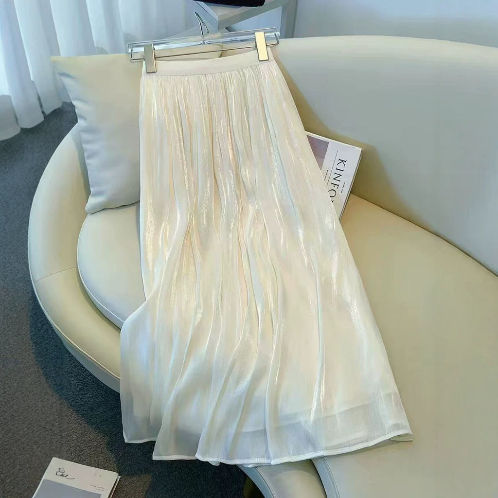 Ausgestelltes Sommerkleid mit hoher Taille