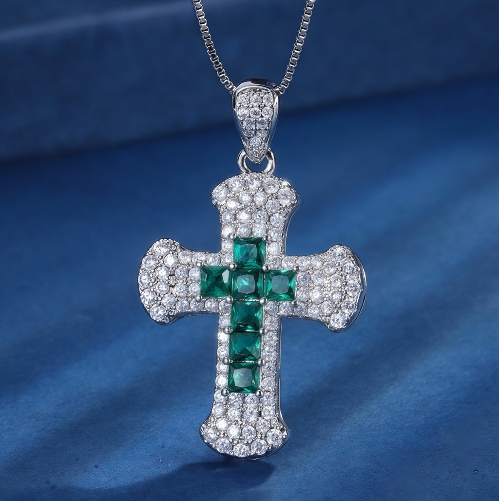 Kreuz-Anhänger mit Smaragdgrünen und Weissen Zirkonia