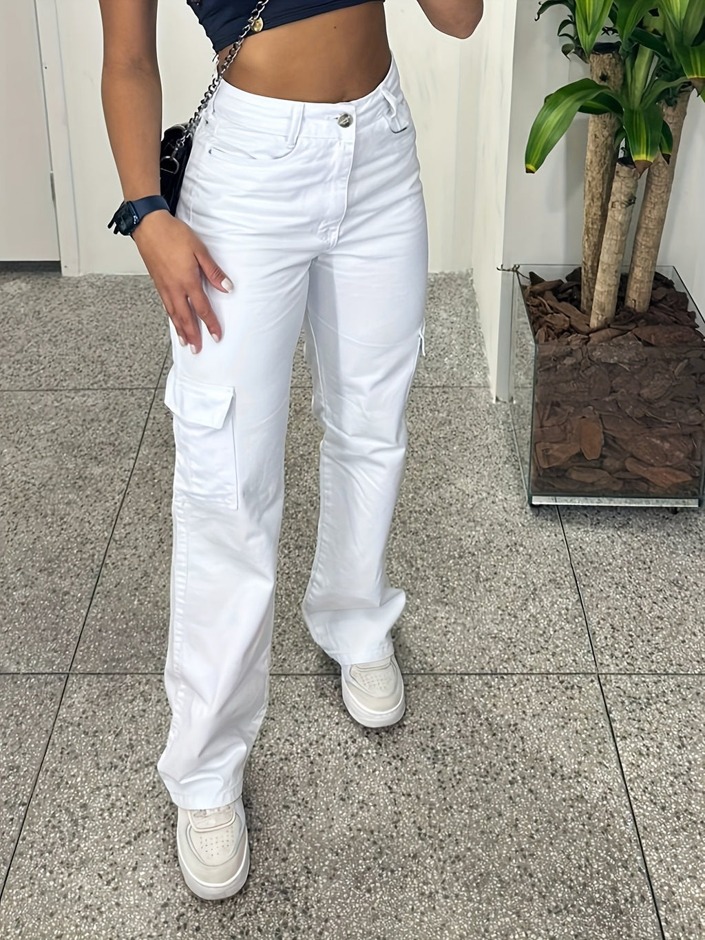 Weisse Overalls mit 3D-Taschen – Bild 3 | LuxeStyle